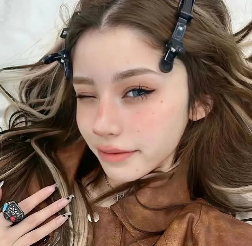 挎斗摩托车里的狗